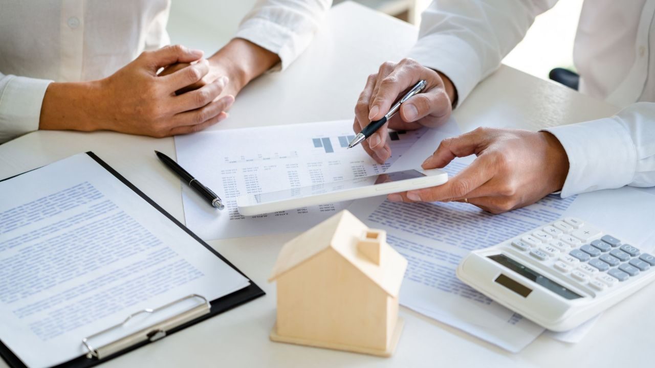 The Challenges of Selling Without an Agent